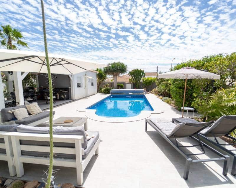 4 slaapkamer Villa te koop in Torrevieja met zwembad garage - € 495.000 (Ref: 9500498)