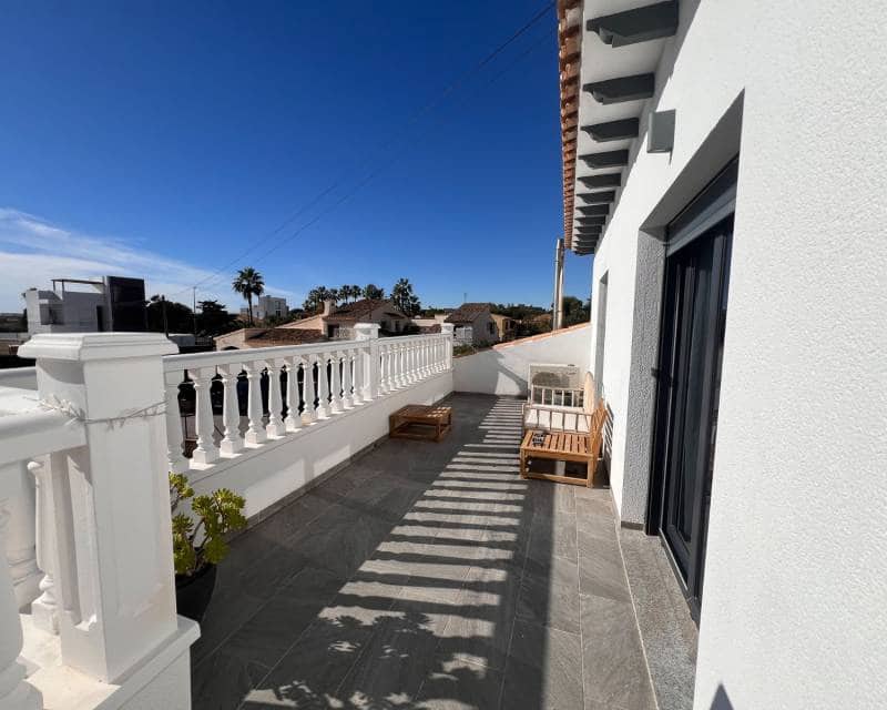 3 soveværelse Rækkehus til salg i Orihuela Costa med swimmingpool garage - € 695.000 (Ref: 9518014)