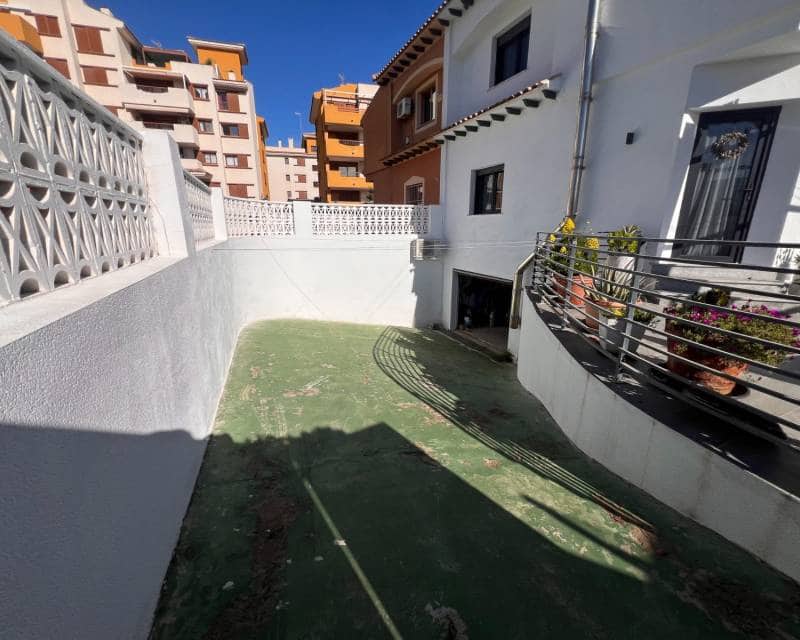 3 soveværelse Rækkehus til salg i Orihuela Costa med swimmingpool garage - € 695.000 (Ref: 9518014)