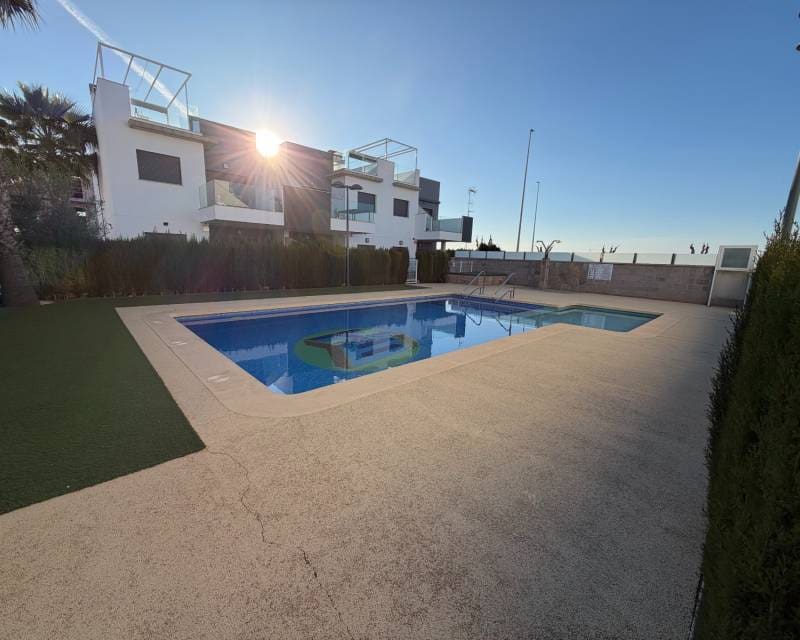 2 Zimmer Apartment zu verkaufen in Pilar de la Horadada mit Pool - 219.900 € (Ref: 9532750)
