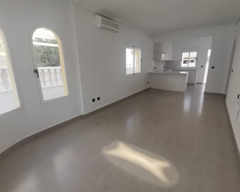 2 soverom Villa til salgs i Lo Crispin med svømmebasseng garasje - € 249 000 (Ref: 9535196)