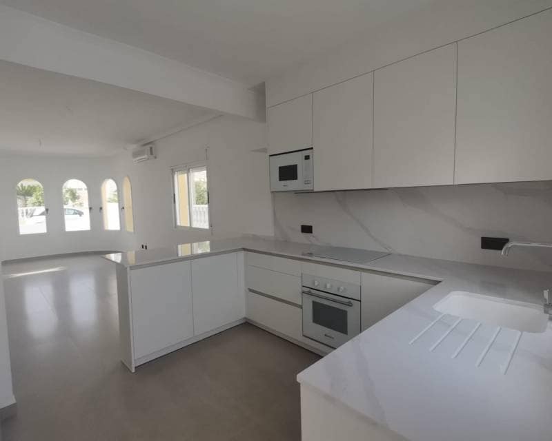 2 soverom Villa til salgs i Lo Crispin med svømmebasseng garasje - € 249 000 (Ref: 9535196)