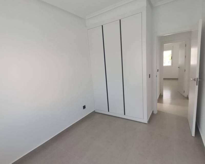 2 soverom Villa til salgs i Lo Crispin med svømmebasseng garasje - € 249 000 (Ref: 9535196)