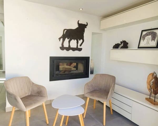 4 bedroom Semi-detached Villa for sale in Los Balcones with pool - € 535,000 (Ref: 9542095)