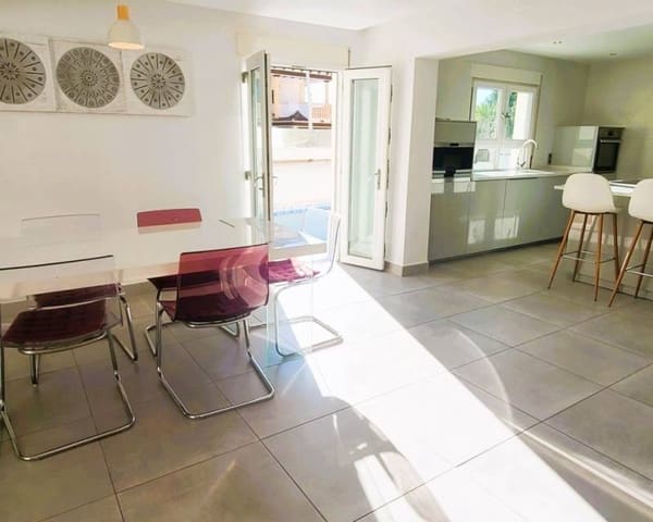 4 bedroom Semi-detached Villa for sale in Los Balcones with pool - € 535,000 (Ref: 9542095)