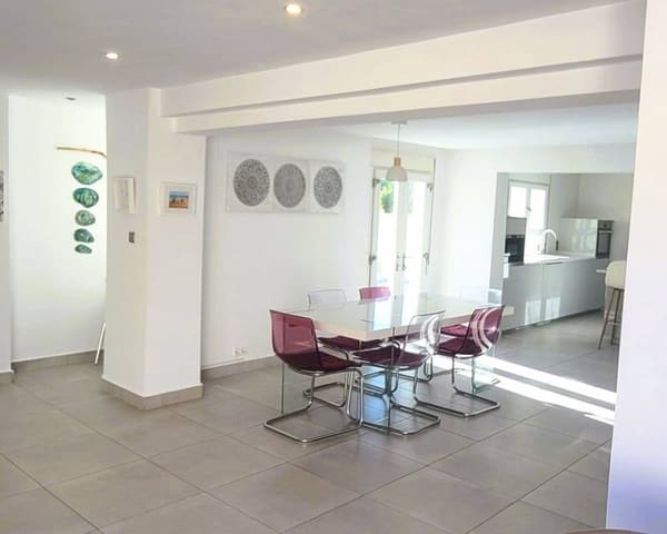 4 bedroom Semi-detached Villa for sale in Los Balcones with pool - € 535,000 (Ref: 9542095)