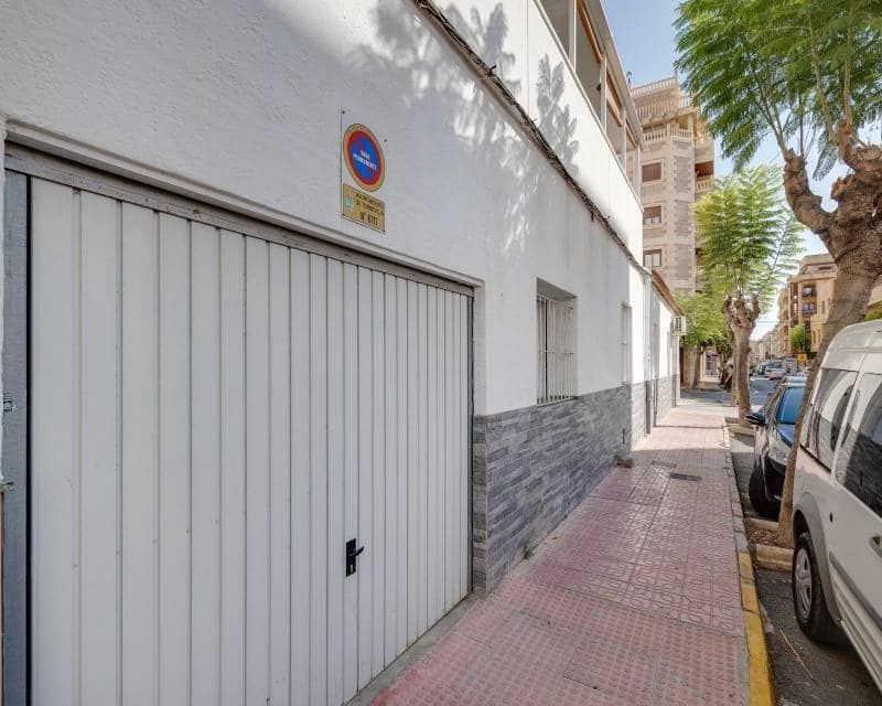 3 Zimmer Villa zu verkaufen in Torrevieja mit Garage - 250.000 € (Ref: 9542707)