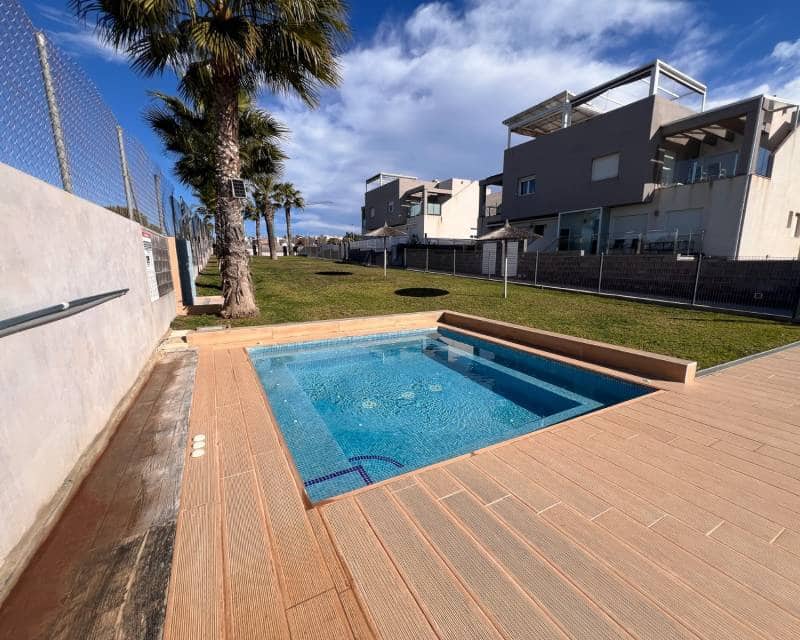 3 quarto Moradia em Banda para venda em Torrevieja com piscina garagem - 399 900 € (Ref: 9544569)