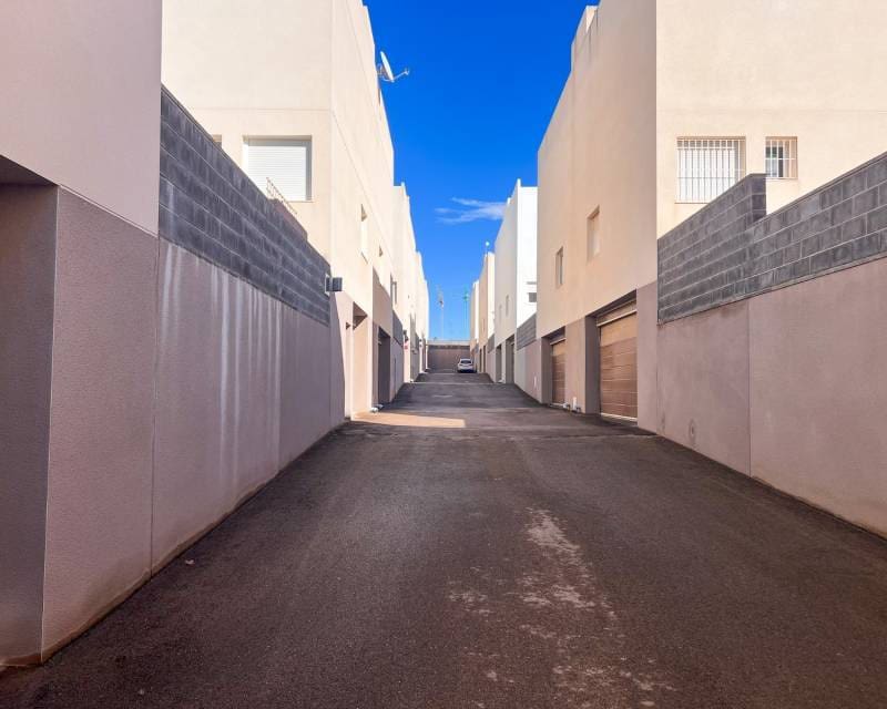 3 quarto Moradia em Banda para venda em Torrevieja com piscina garagem - 399 900 € (Ref: 9544569)