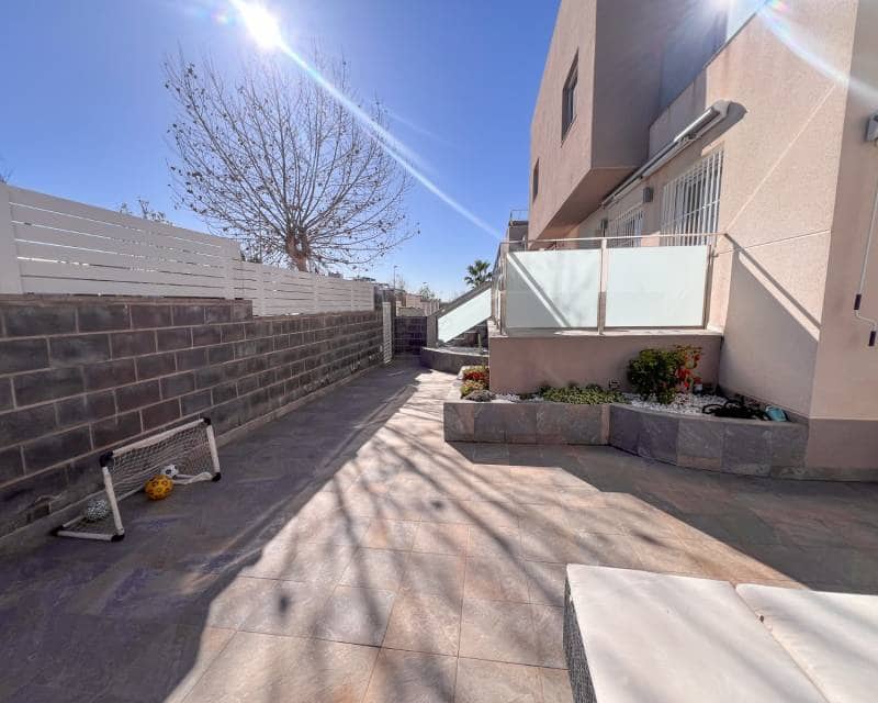 3 quarto Moradia em Banda para venda em Torrevieja com piscina garagem - 399 900 € (Ref: 9544569)