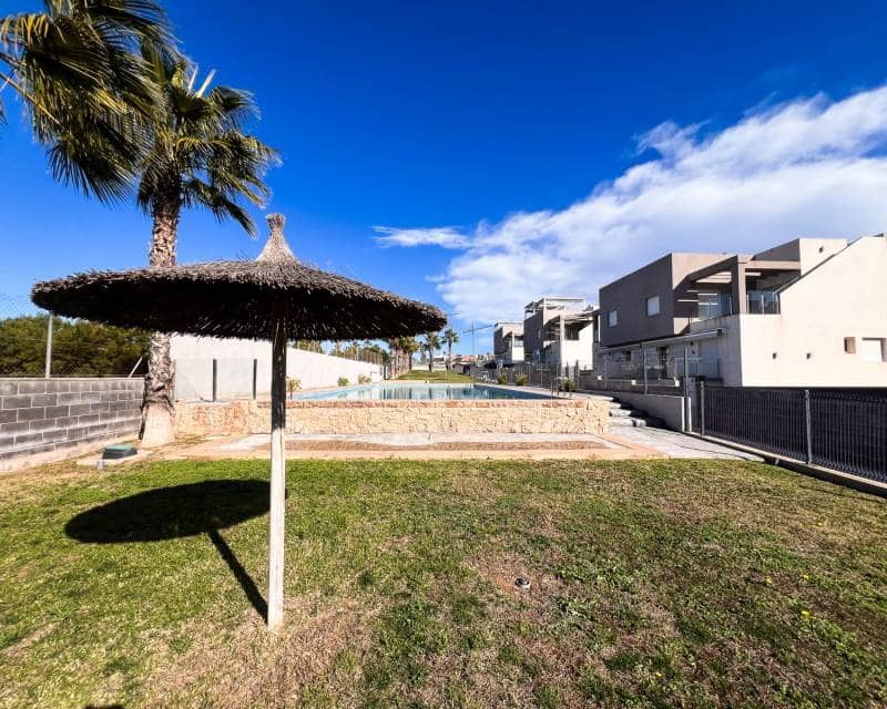 3 quarto Moradia em Banda para venda em Torrevieja com piscina garagem - 399 900 € (Ref: 9544569)