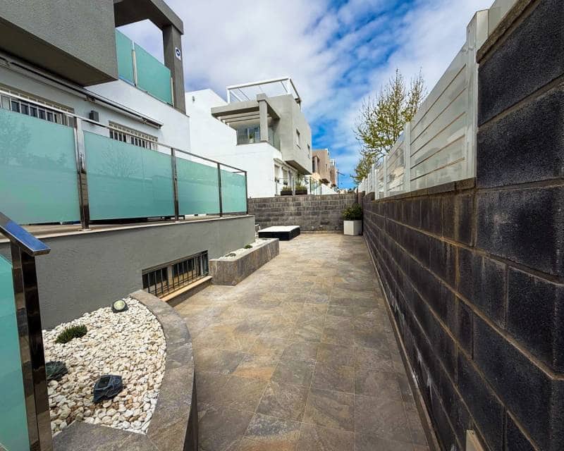 Pareado de 3 habitaciones en Torrevieja en venta con piscina garaje - 399.900 € (Ref: 9544569)