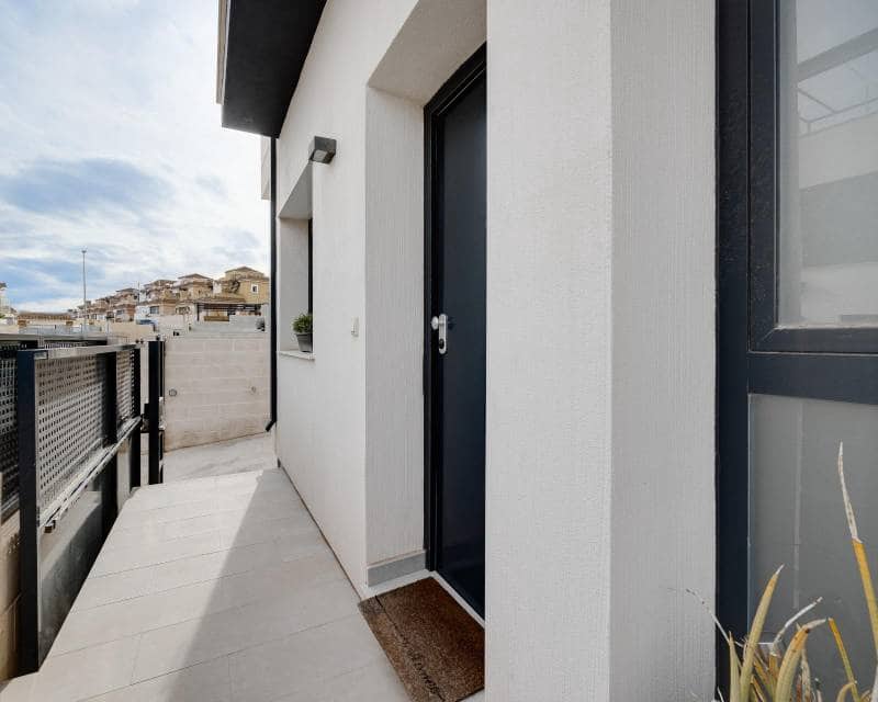 Chalet de 3 habitaciones en Orihuela Costa en venta con piscina garaje - 369.900 € (Ref: 9544570)