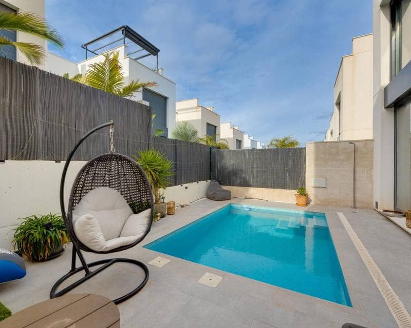 Chalet de 3 habitaciones en Orihuela Costa en venta con piscina garaje - 369.900 € (Ref: 9544570)