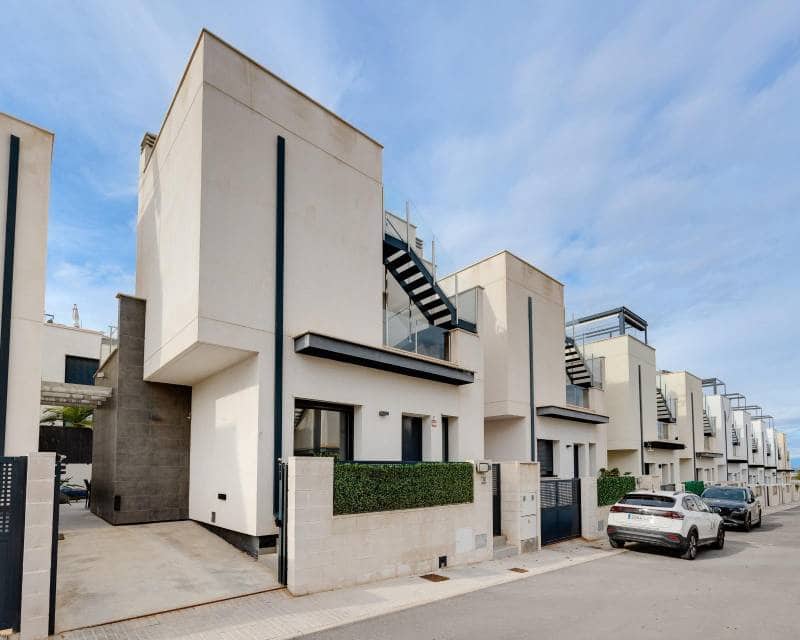 Chalet de 3 habitaciones en Orihuela Costa en venta con piscina garaje - 369.900 € (Ref: 9544570)