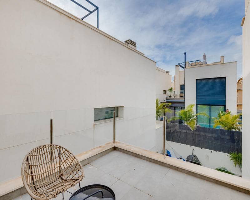 Chalet de 3 habitaciones en Orihuela Costa en venta con piscina garaje - 369.900 € (Ref: 9544570)