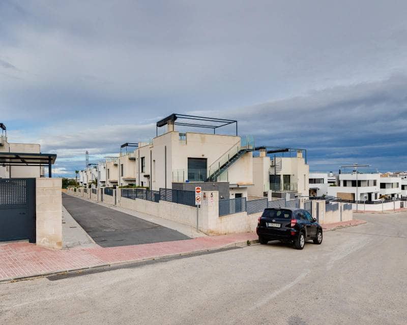 Chalet de 3 habitaciones en Orihuela Costa en venta con piscina garaje - 369.900 € (Ref: 9544570)