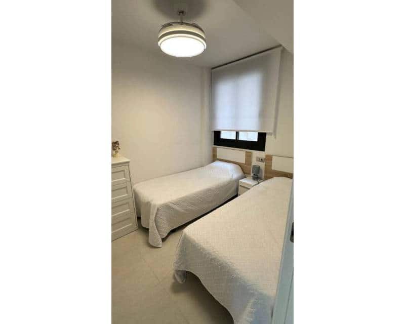 2 sovrum Strandlägenhet till salu i Torrevieja med pool - 219 900 € (Ref: 9548998)