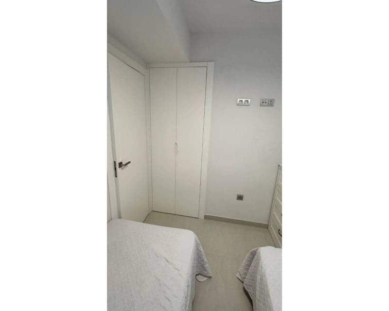 2 sovrum Strandlägenhet till salu i Torrevieja med pool - 219 900 € (Ref: 9548998)