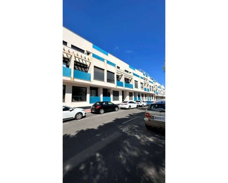 2 sovrum Strandlägenhet till salu i Torrevieja med pool - 219 900 € (Ref: 9548998)