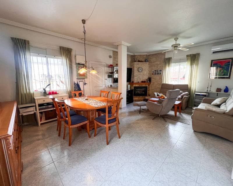 3 soveværelse Villa til salg i La Siesta med swimmingpool - € 310.000 (Ref: 9549990)