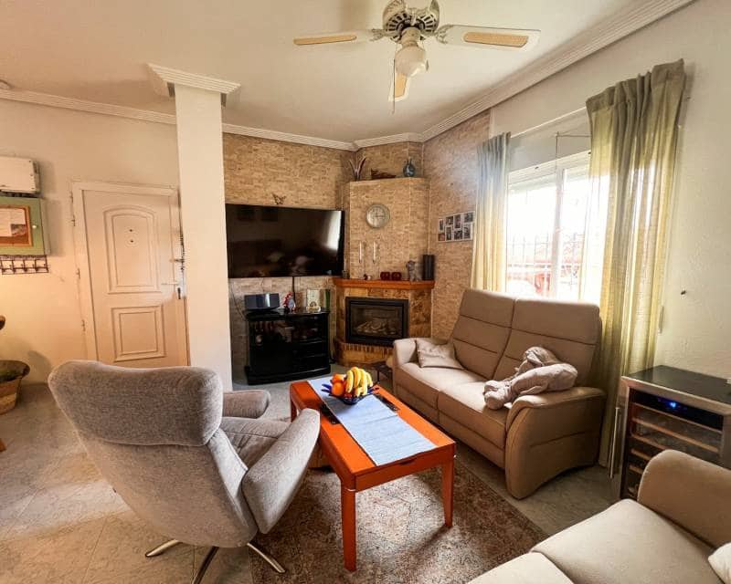 3 soveværelse Villa til salg i La Siesta med swimmingpool - € 310.000 (Ref: 9549990)