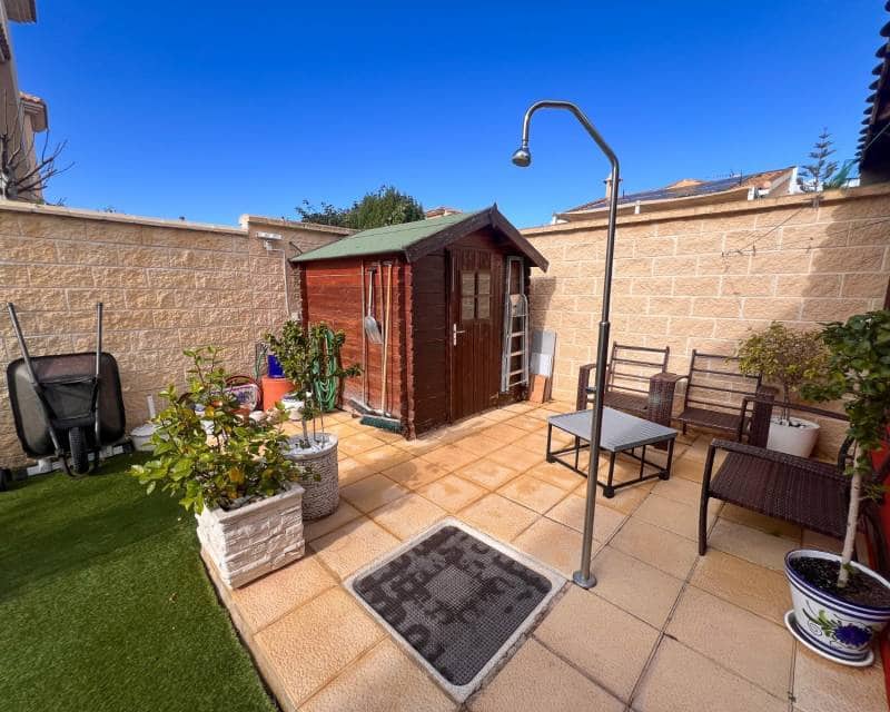 3 soveværelse Villa til salg i La Siesta med swimmingpool - € 310.000 (Ref: 9549990)