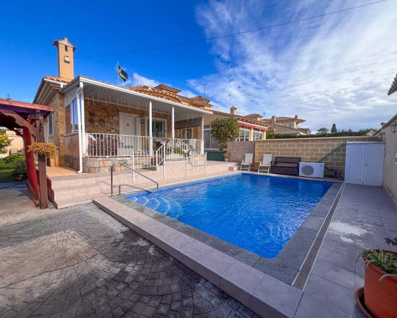 3 soveværelse Villa til salg i La Siesta med swimmingpool - € 310.000 (Ref: 9549990)