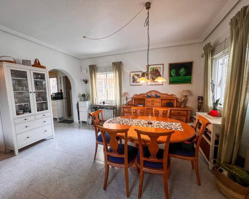 3 soveværelse Villa til salg i La Siesta med swimmingpool - € 310.000 (Ref: 9549990)