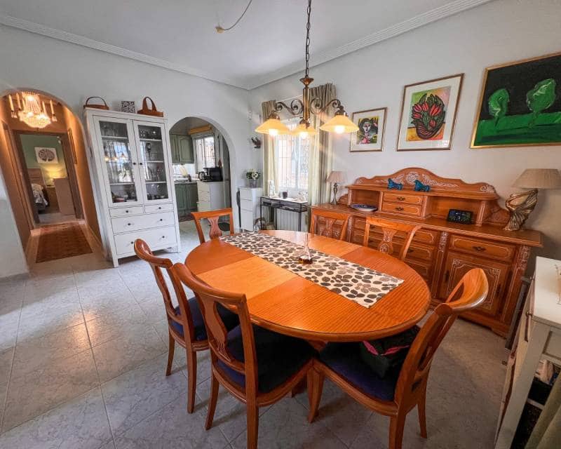 3 soveværelse Villa til salg i La Siesta med swimmingpool - € 310.000 (Ref: 9549990)