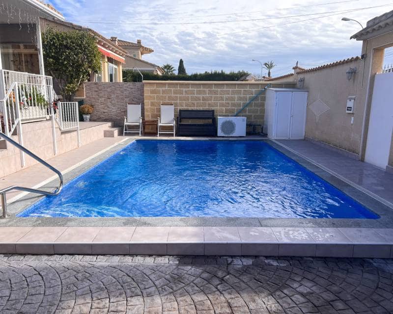 3 soveværelse Villa til salg i La Siesta med swimmingpool - € 310.000 (Ref: 9549990)