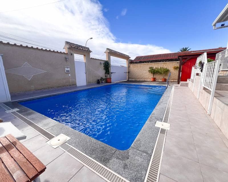 3 soveværelse Villa til salg i La Siesta med swimmingpool - € 310.000 (Ref: 9549990)