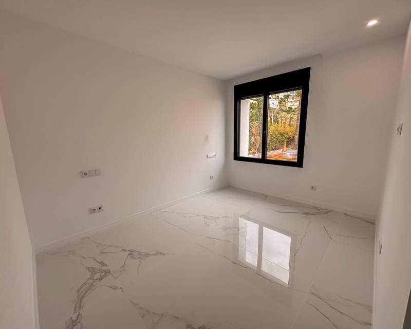 5 sypialnia Willa na sprzedaż w Coveta Fuma z basenem garażem - 2 700 000 € (Ref: 9554273)