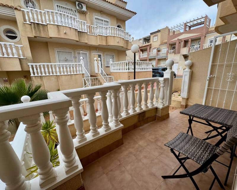 2 soveværelse Rækkehus til salg i Orihuela Costa med swimmingpool - € 179.000 (Ref: 9562240)