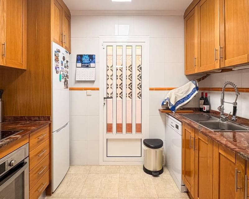 3 soverom Kjedet enebolig til salgs i Arenales del Sol med svømmebasseng garasje - € 378 000 (Ref: 9562241)