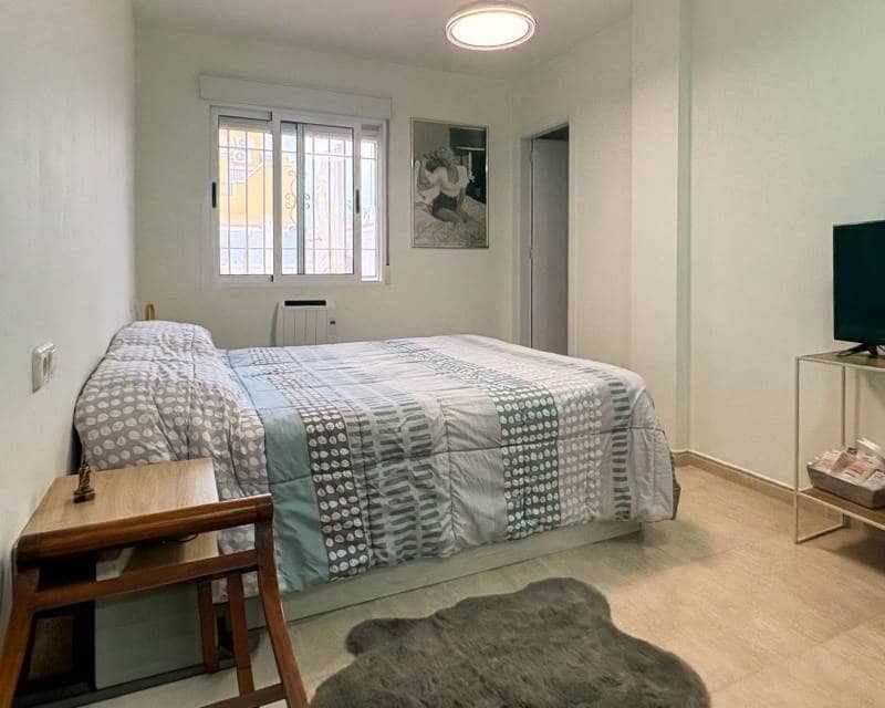 3 soverom Kjedet enebolig til salgs i Arenales del Sol med svømmebasseng garasje - € 378 000 (Ref: 9562241)
