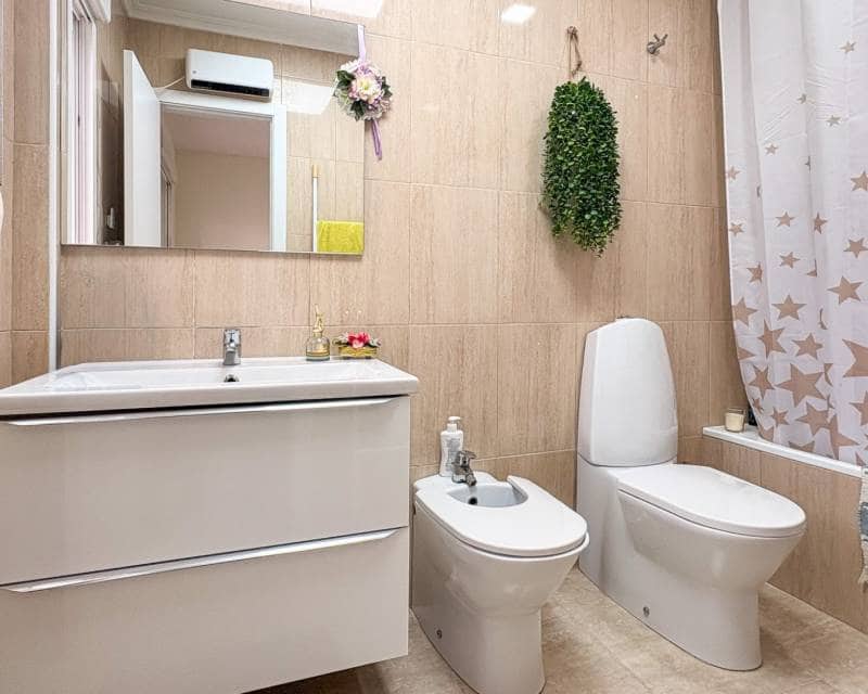 3 soverom Kjedet enebolig til salgs i Arenales del Sol med svømmebasseng garasje - € 378 000 (Ref: 9562241)