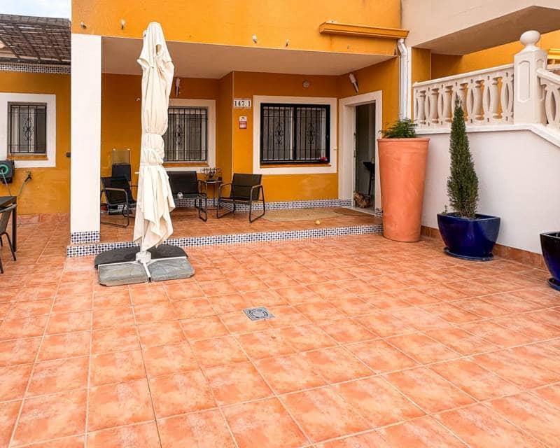 3 soverom Kjedet enebolig til salgs i Arenales del Sol med svømmebasseng garasje - € 378 000 (Ref: 9562241)