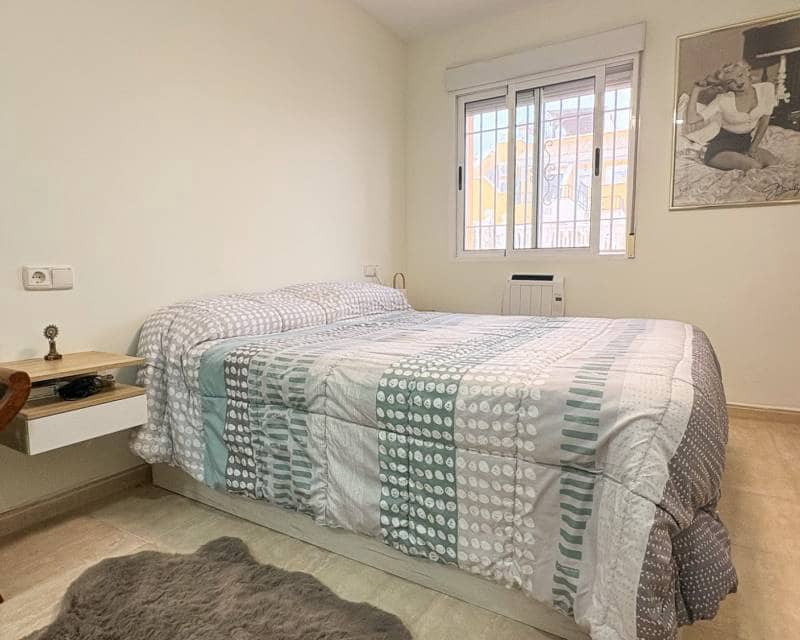 3 soverom Kjedet enebolig til salgs i Arenales del Sol med svømmebasseng garasje - € 378 000 (Ref: 9562241)