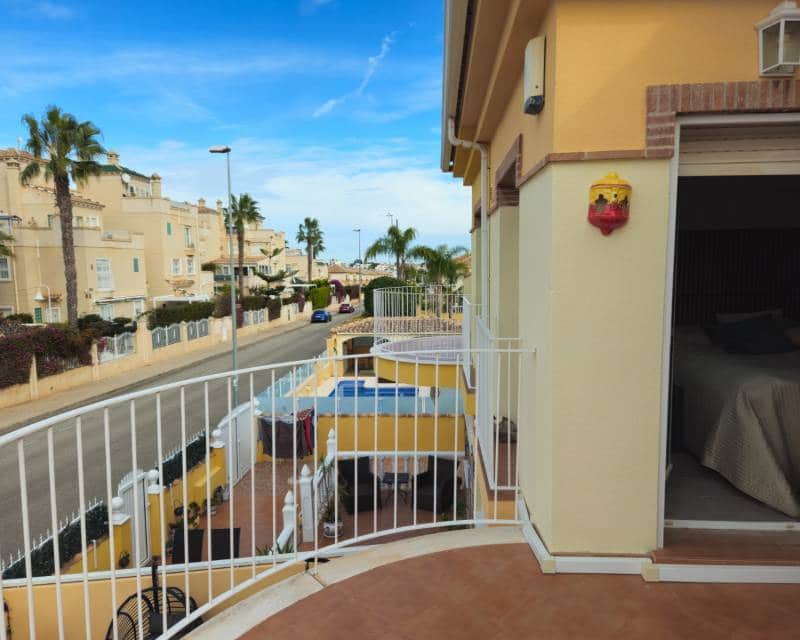 3 makuuhuone Paritalo myytävänä paikassa Villamartin mukana uima-altaan - 239 000 € (Ref: 9580327)