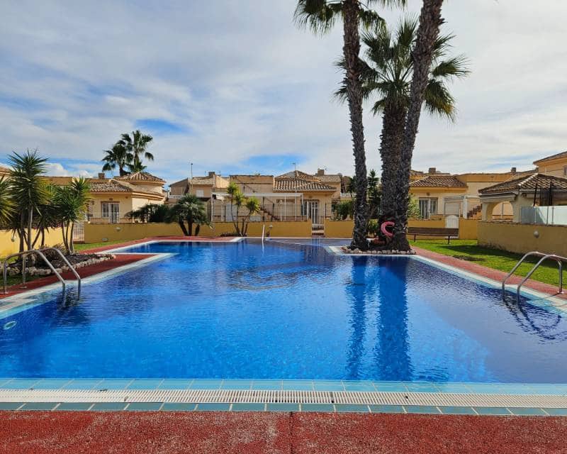 3 makuuhuone Paritalo myytävänä paikassa Villamartin mukana uima-altaan - 239 000 € (Ref: 9580327)