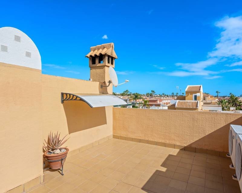 5 soveværelse Lejlighed til salg i Ciudad Quesada med swimmingpool garage - € 276.000 (Ref: 9585050)