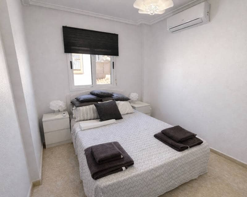 2 chambre Villa/Maison Mitoyenne à vendre à La Zenia avec piscine - 230 000 € (Ref: 9588356)