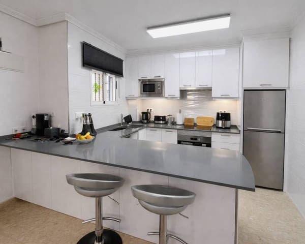 2 slaapkamer Rijtjeshuis te koop in La Zenia, Orihuela met zwembad - € 230.000 (Ref: 9588356)