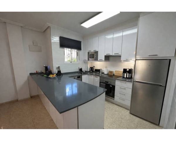 2 slaapkamer Rijtjeshuis te koop in La Zenia, Orihuela met zwembad - € 230.000 (Ref: 9588356)