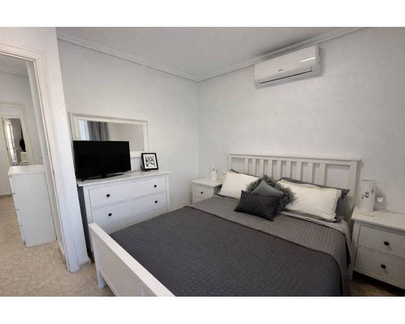 2 chambre Villa/Maison Mitoyenne à vendre à La Zenia avec piscine - 230 000 € (Ref: 9588356)