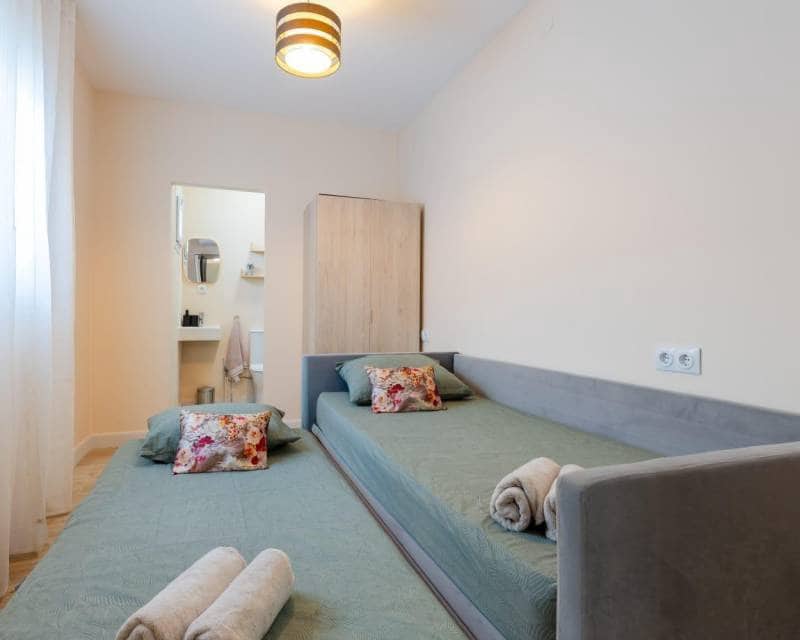 4 bedroom Apartment for sale in Torrevieja - € 199,000 (Ref: 9592115)