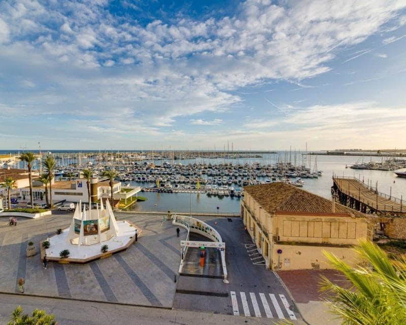 4 bedroom Apartment for sale in Torrevieja - € 199,000 (Ref: 9592115)