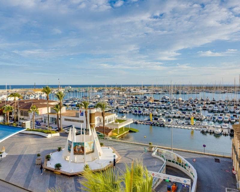 4 bedroom Apartment for sale in Torrevieja - € 199,000 (Ref: 9592115)