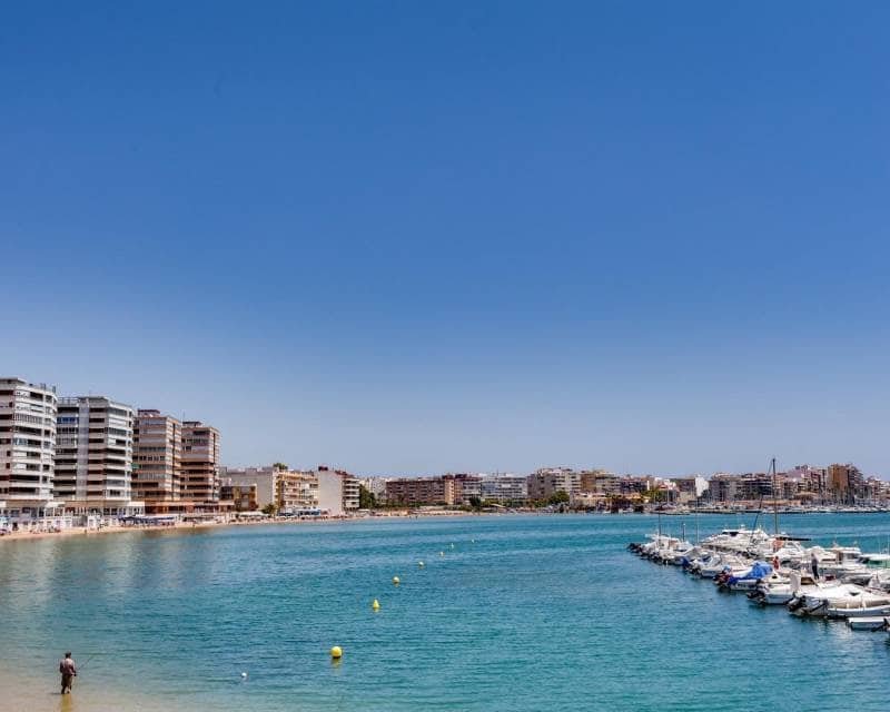 4 bedroom Apartment for sale in Torrevieja - € 199,000 (Ref: 9592115)